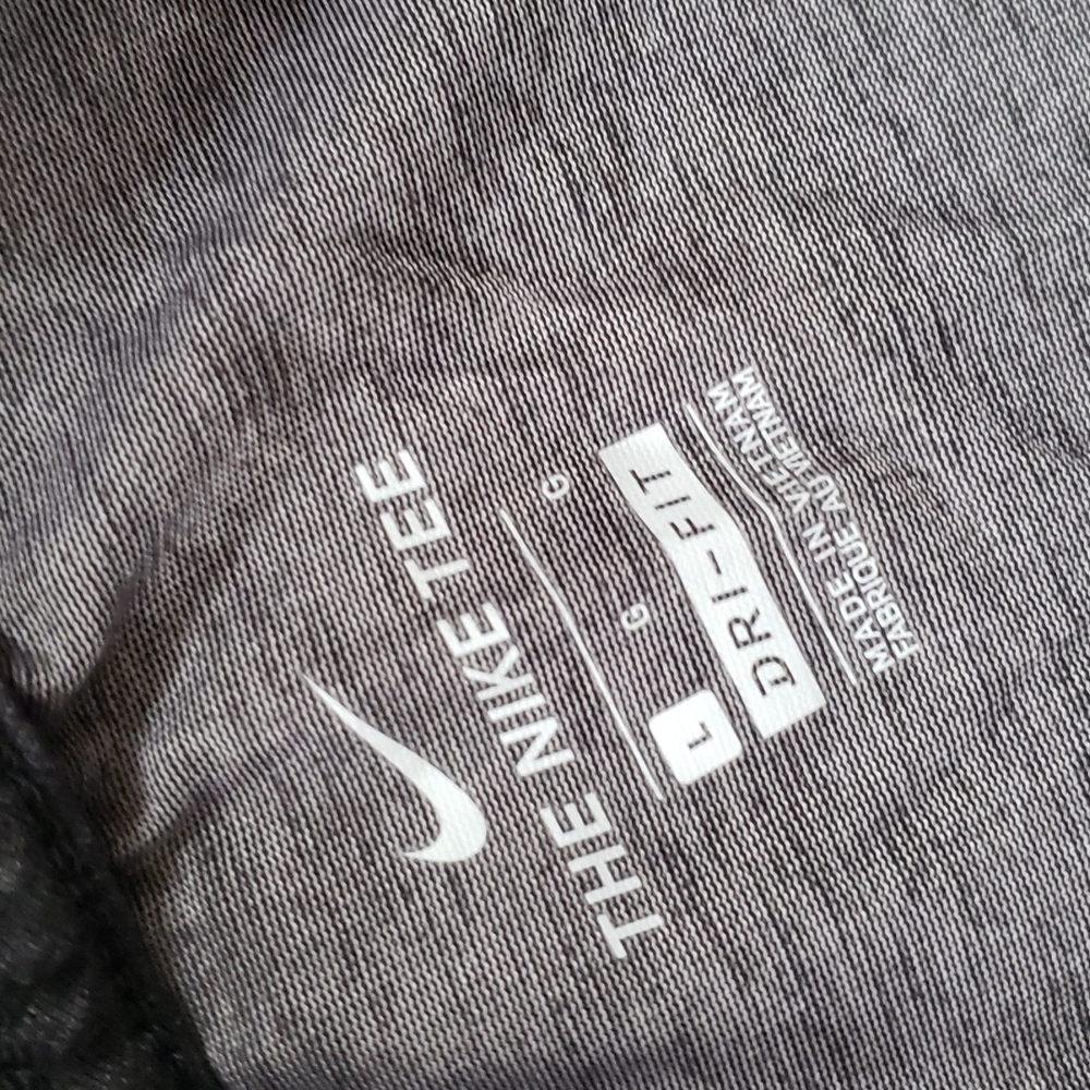 Nike L Dri-fit shirt - Picture 3 of 4